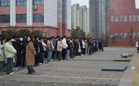 土木工程系举行消防演练活动