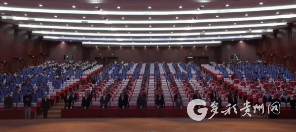 “开学第一课”——用歌声和行动感恩党