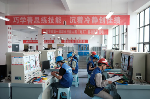 技行天下 能创未来——毕节市第一届职业技能大赛开赛