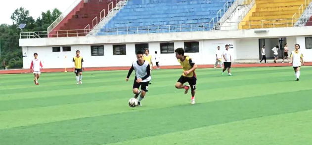 绿茵球场 青春飞扬——第二届校园足球联赛圆满落幕