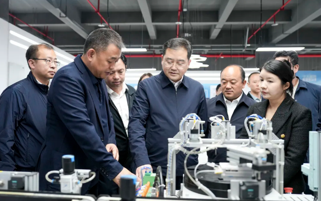 四川省人力资源和社会保障厅党组成员、副厅长刘晓博一行赴我院考察