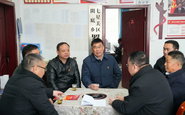 周杰带队赴乡村振兴驻村联系点走访调研
