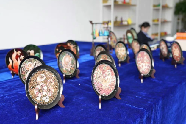 竞赛进行时｜我院开展黔西北民族民间工艺技艺体验活动，技能大赛与文化传承同行