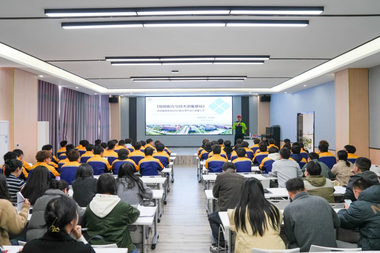 以教为桥传薪火，青蓝相济谱新篇——我院开展新进教师课堂观摩活动